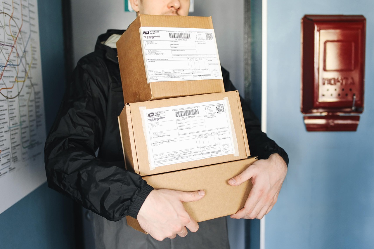 Fast secure package delivery to Suriname